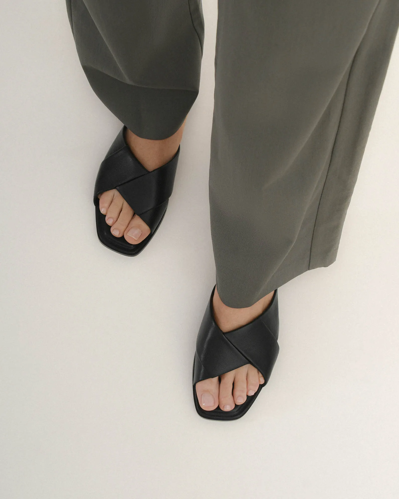 CYRA FLAT SANDALS BLACK LEATHER Jo Mercer