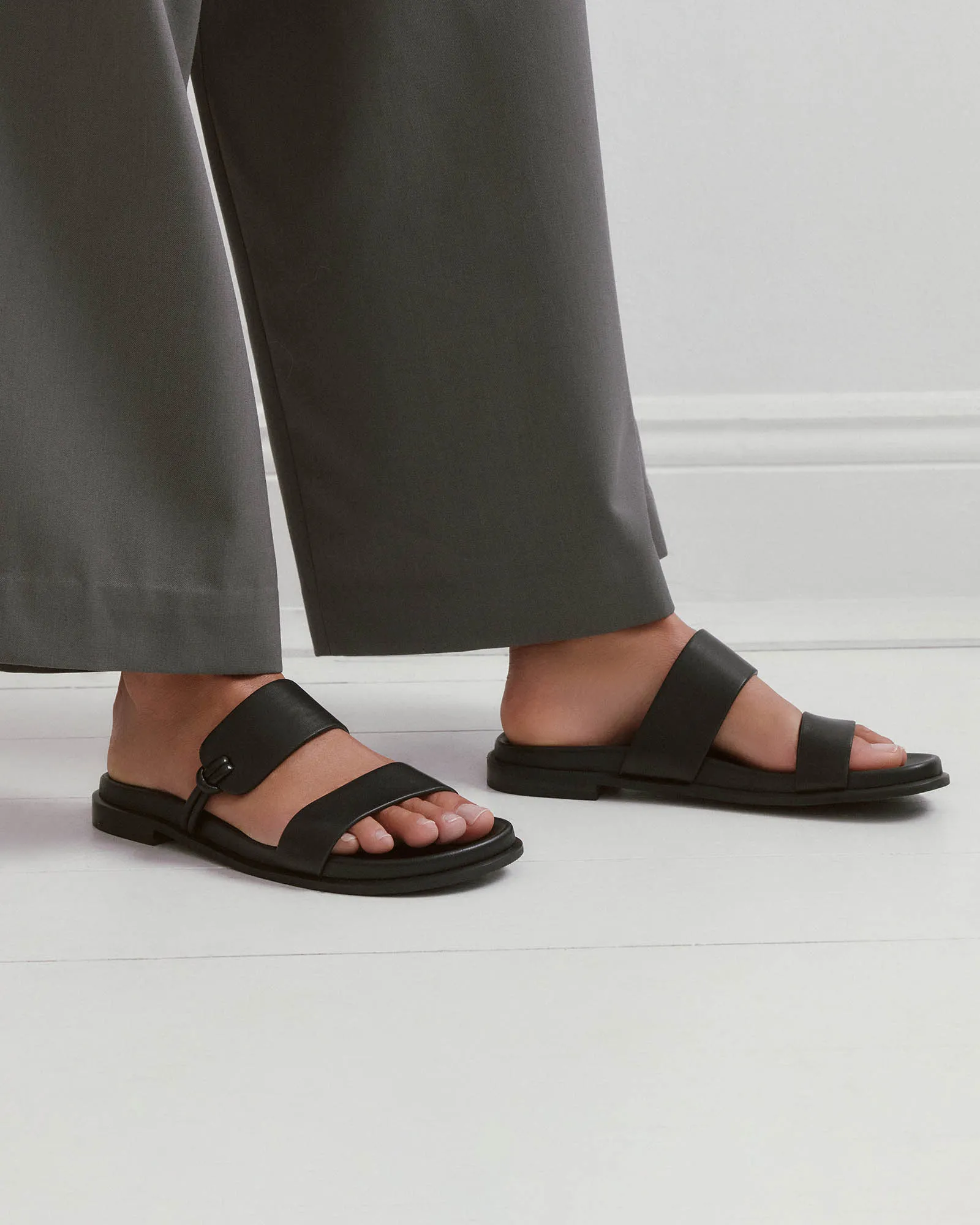 HAYES FLAT SANDALS BLACK LEATHER Jo Mercer