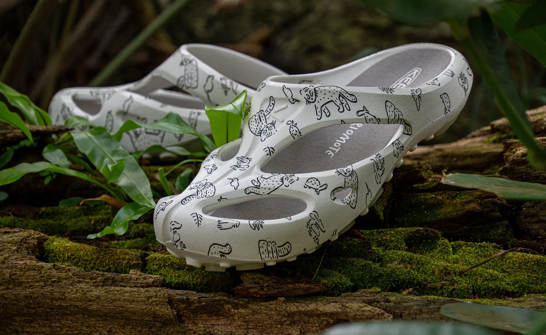 Keen All Gender Shanti Arts Clog x Us 4 IRIOMOTE  |  Us 4 Iriomote