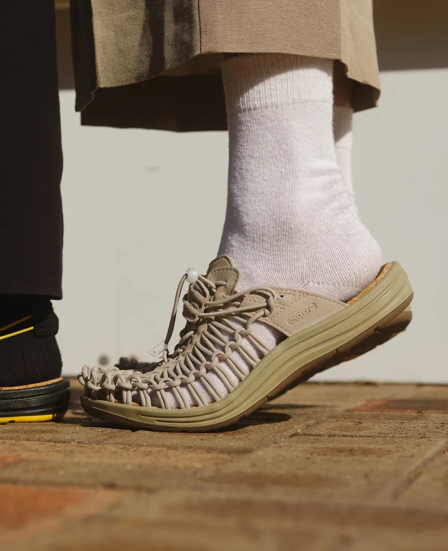 Keen All Gender UNEEK II Convertible  |  Plaza Taupe/Plaza Taupe