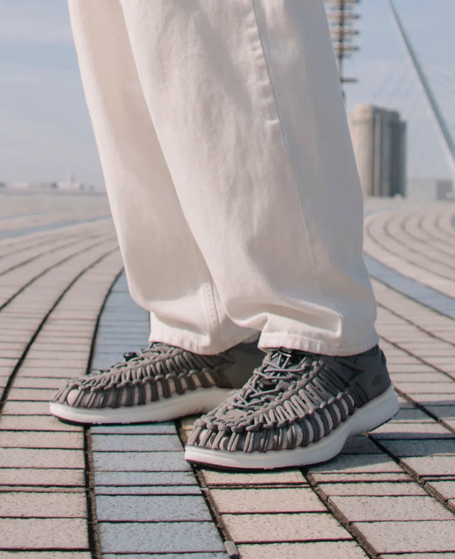 Keen Men's UNEEK O3 Sneaker Sandal  |  Birch/Star White
