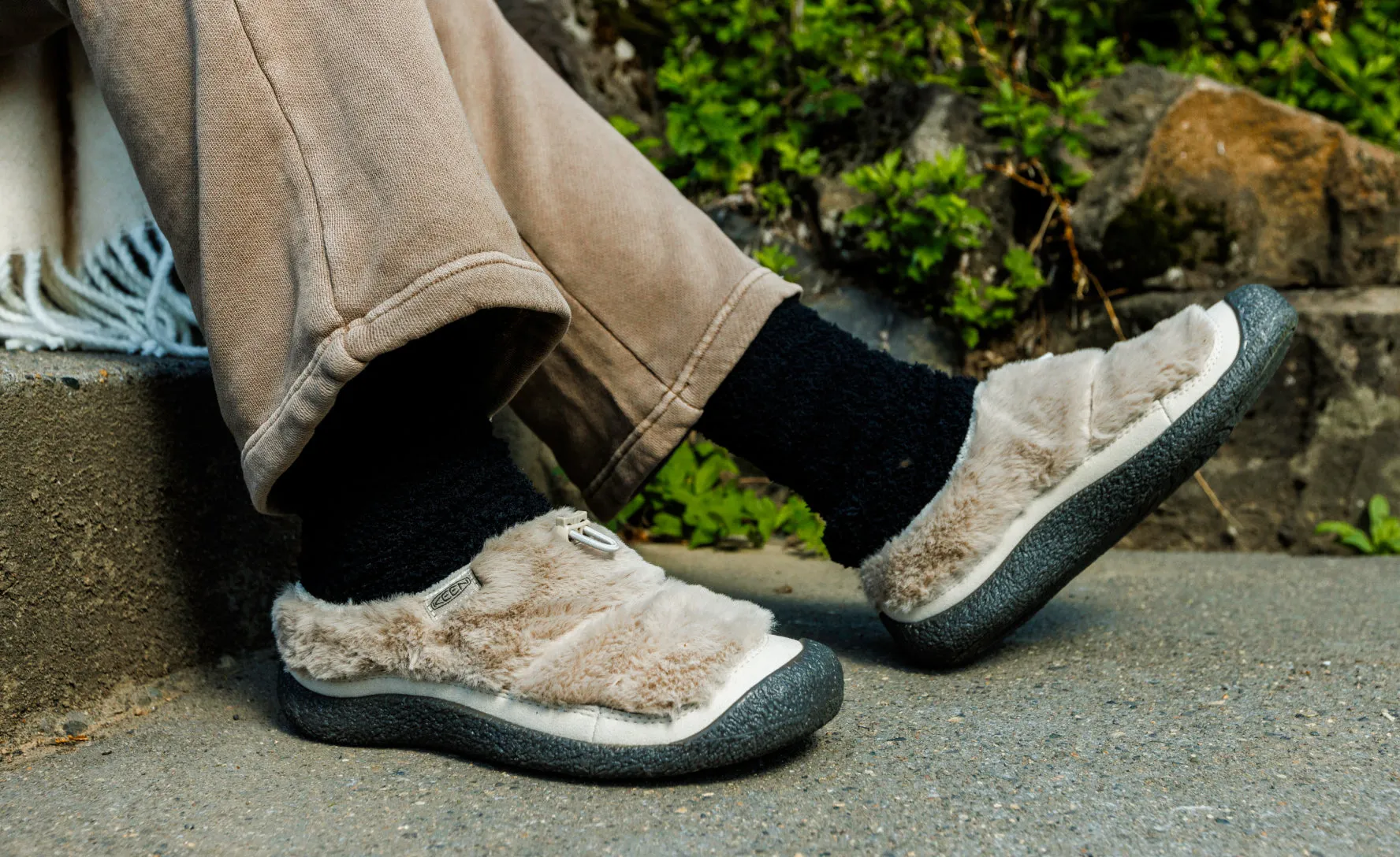 Keen Women's Howser III Slide  |  Silver Lining/Canteen