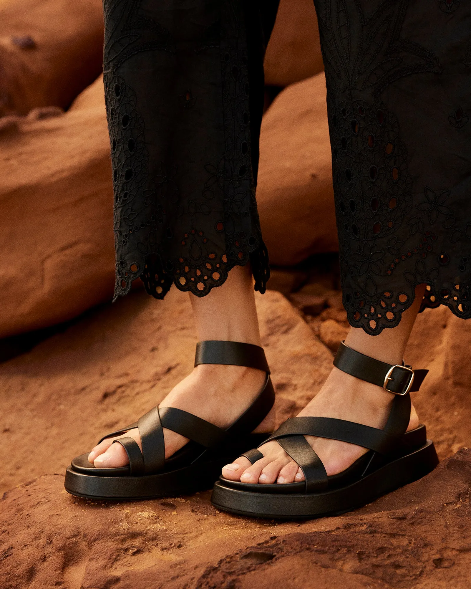 MACK FLAT SANDALS BLACK LEATHER Jo Mercer