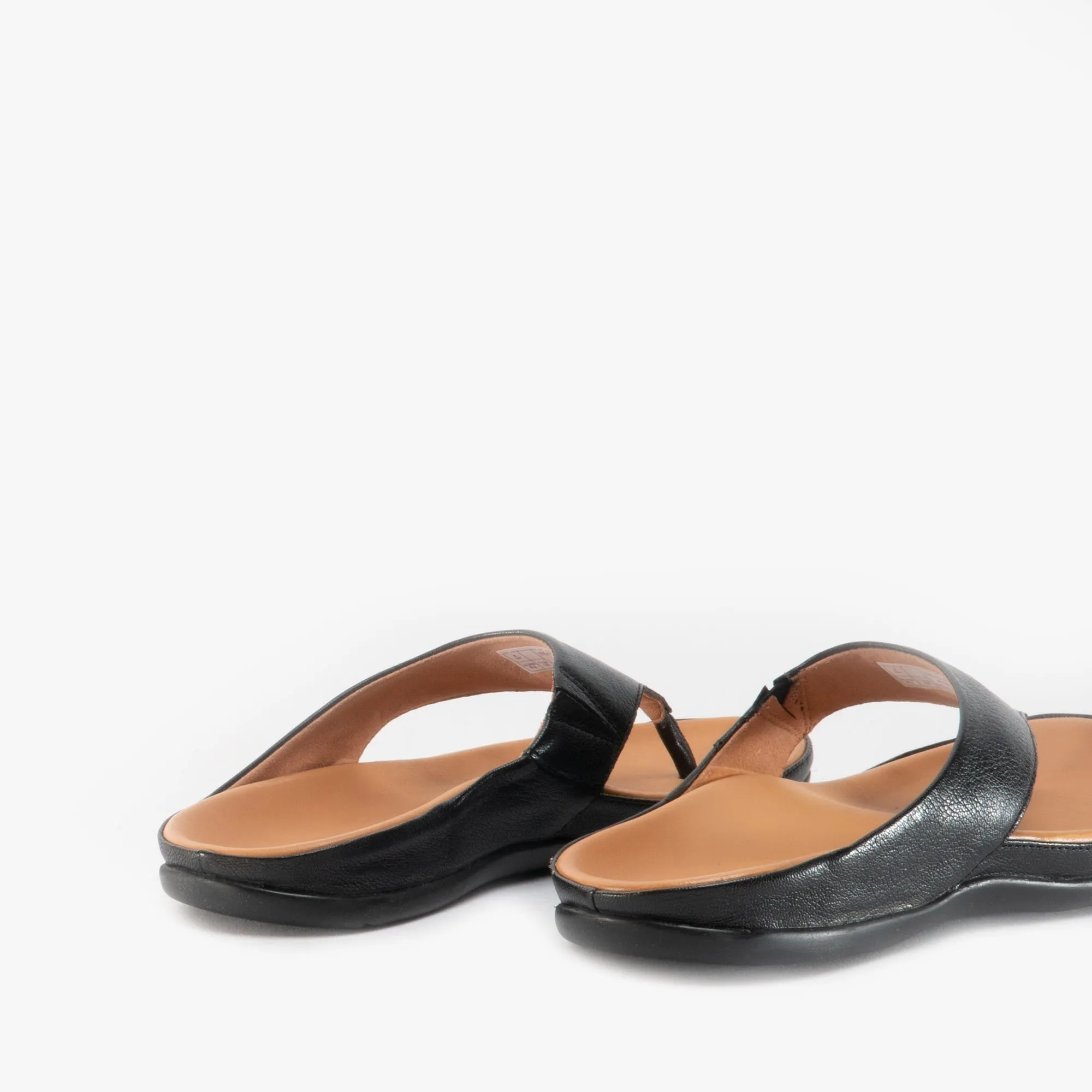 Strive MAUI Womens Leather Toe Post Sandals Black